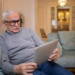 Écran de smartphone affichant un relevé de carrière détaillé sur Mon Compte Retraite
