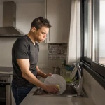 Produits ménagers du quotidien révélant leurs secrets cachés d'utilisation