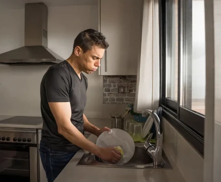 Produits ménagers du quotidien révélant leurs secrets cachés d'utilisation